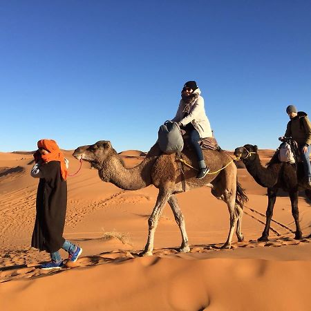 Отель Sahara Camel Tours Camp Мерзуга Экстерьер фото