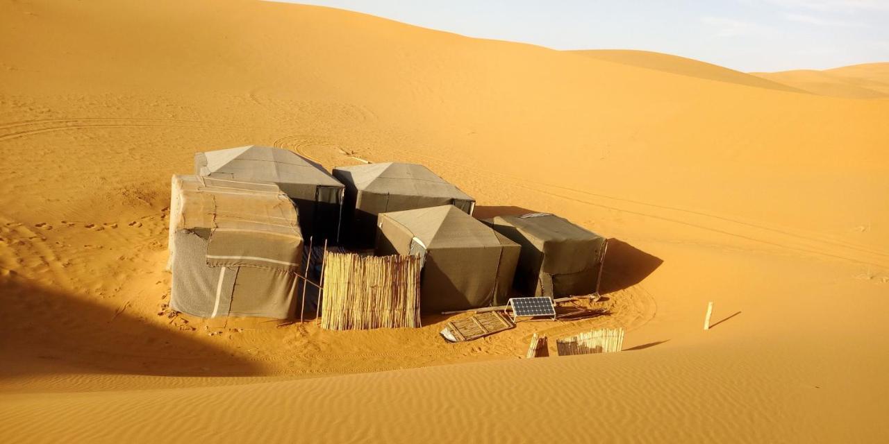 Отель Sahara Camel Tours Camp Мерзуга Экстерьер фото