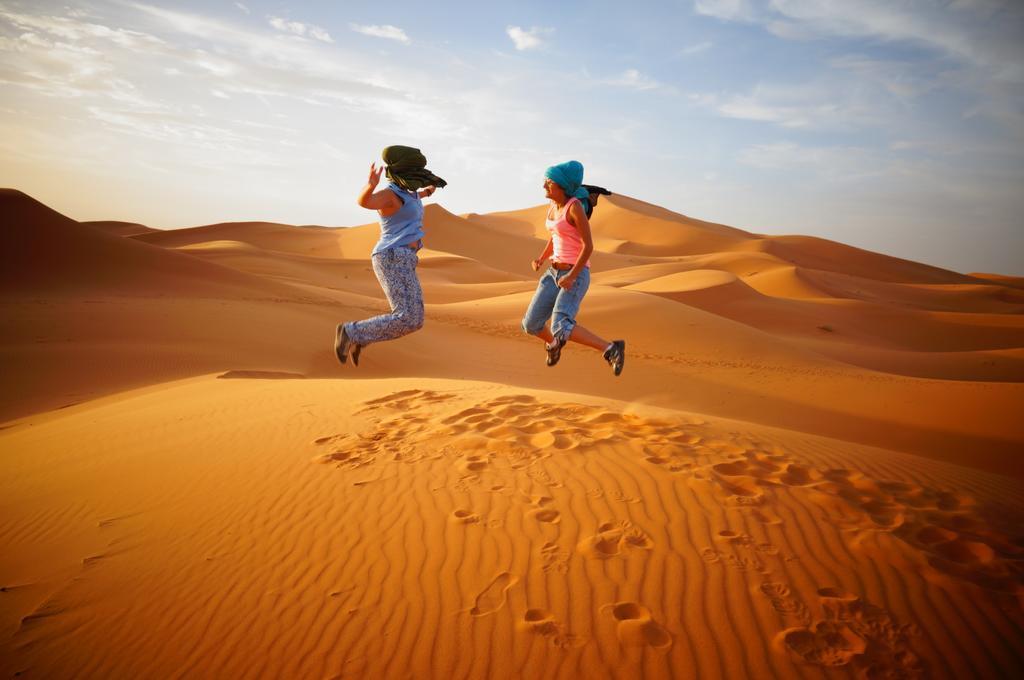 Отель Sahara Camel Tours Camp Мерзуга Экстерьер фото