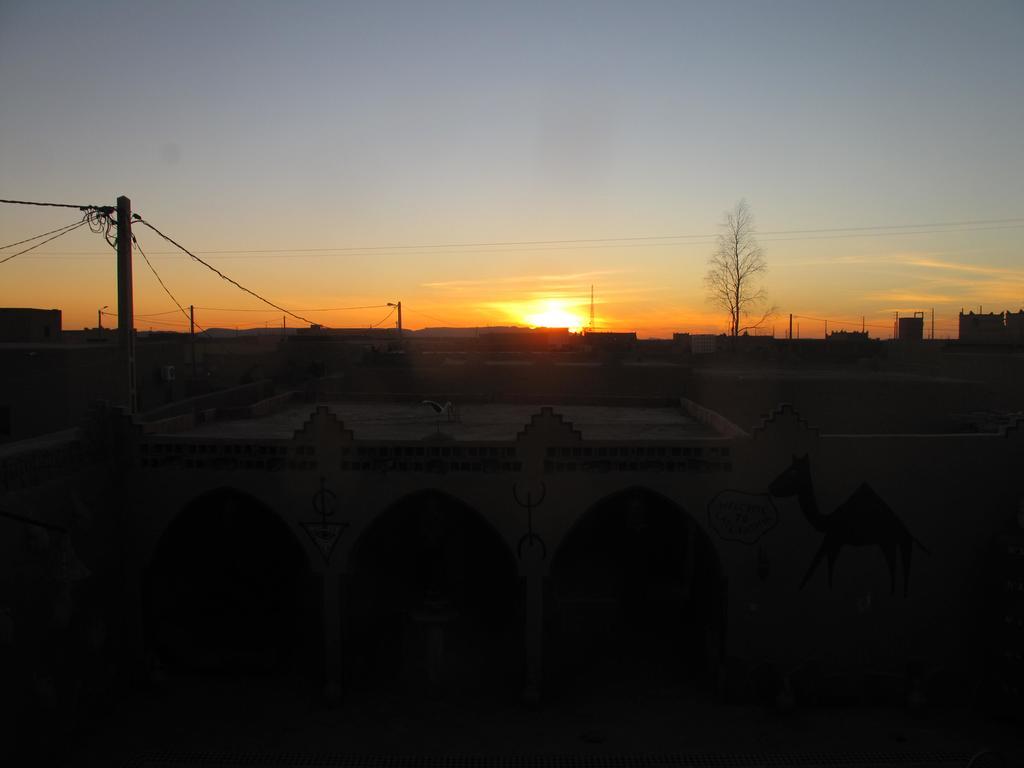 Отель Sahara Camel Tours Camp Мерзуга Экстерьер фото
